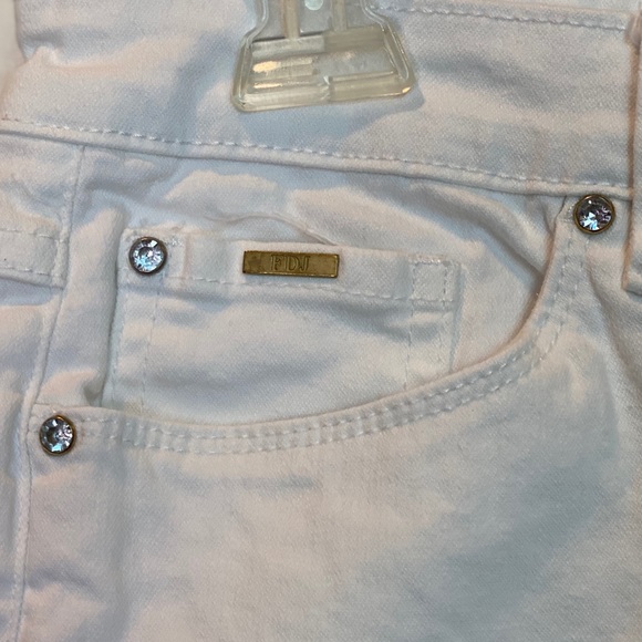 New! French Dressing White Jeans Capris - Picture 5 of 10